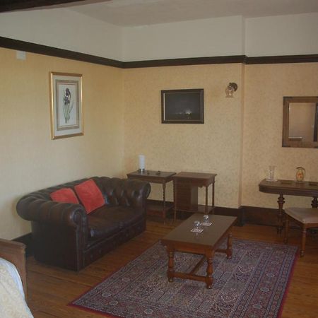 Bed and Breakfast Le Logis Des Quatre Puits Neuvicq-Montguyon Esterno foto
