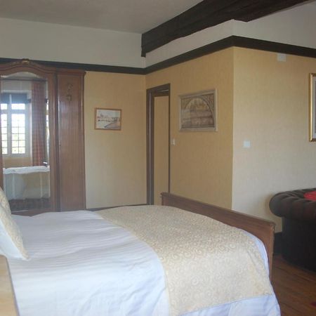 Bed and Breakfast Le Logis Des Quatre Puits Neuvicq-Montguyon Esterno foto
