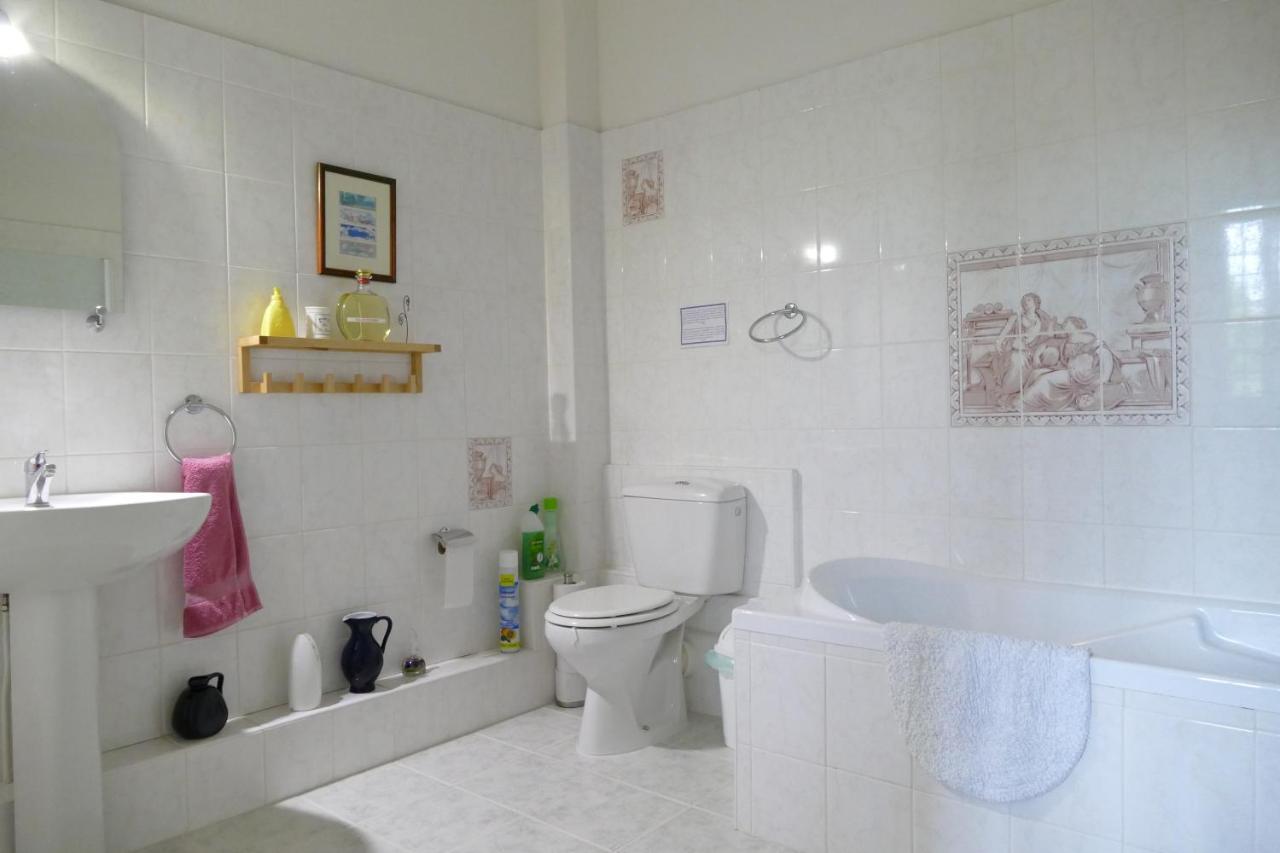 Bed and Breakfast Le Logis Des Quatre Puits Neuvicq-Montguyon Esterno foto