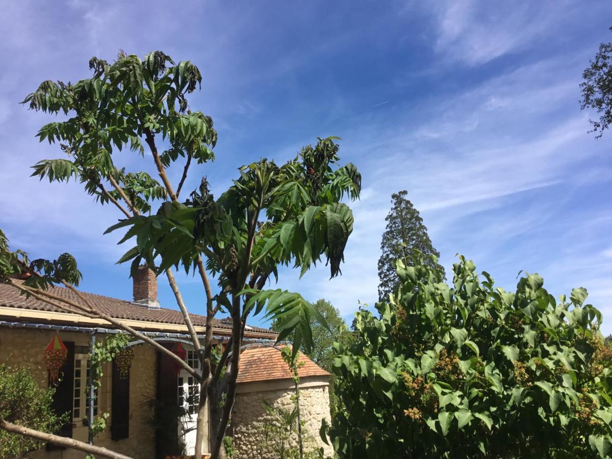 Bed and Breakfast Le Logis Des Quatre Puits Neuvicq-Montguyon Esterno foto