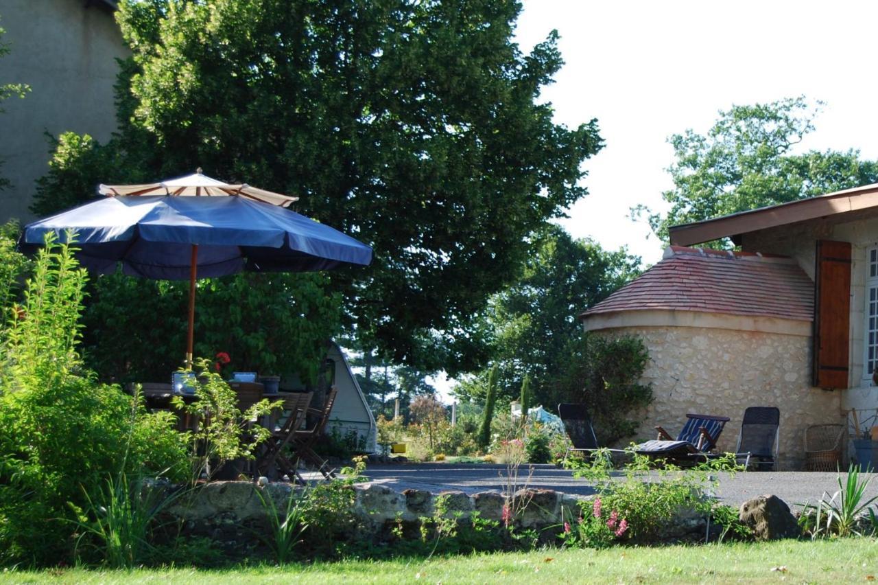 Bed and Breakfast Le Logis Des Quatre Puits Neuvicq-Montguyon Esterno foto