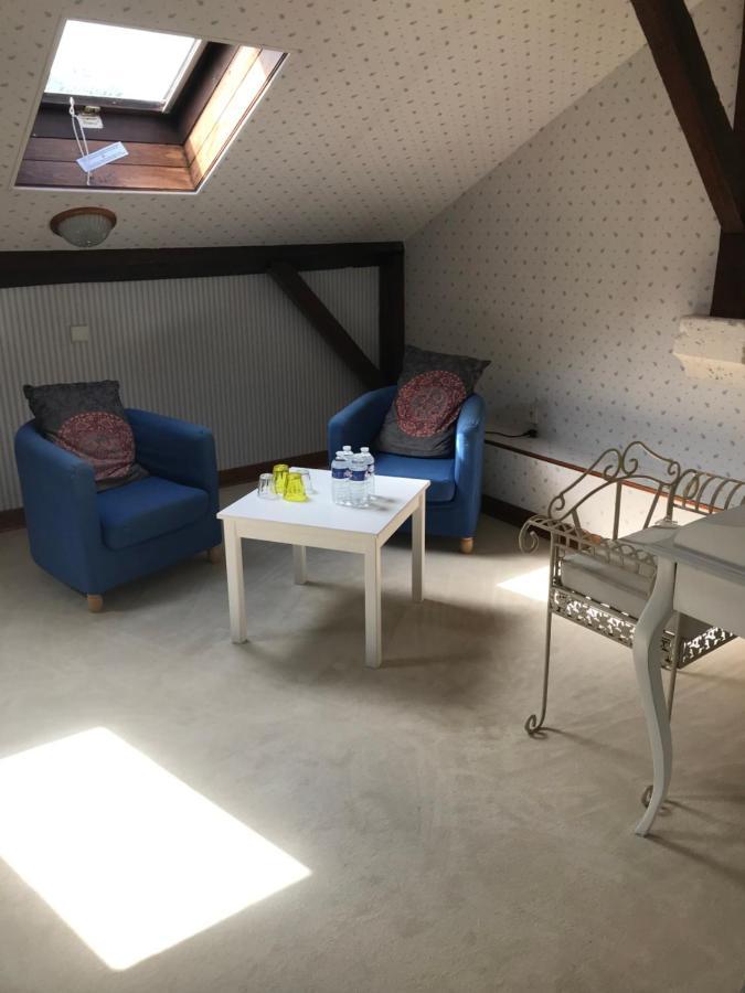 Bed and Breakfast Le Logis Des Quatre Puits Neuvicq-Montguyon Esterno foto