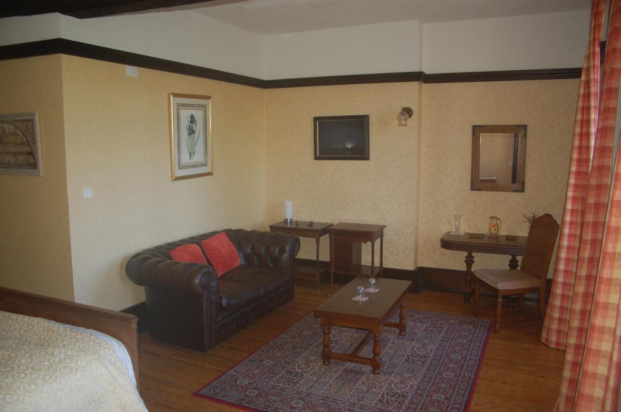 Bed and Breakfast Le Logis Des Quatre Puits Neuvicq-Montguyon Esterno foto