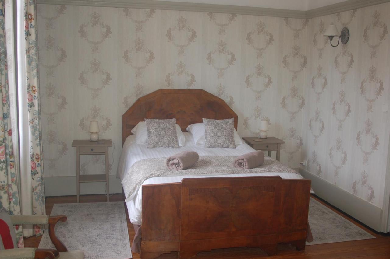 Bed and Breakfast Le Logis Des Quatre Puits Neuvicq-Montguyon Esterno foto