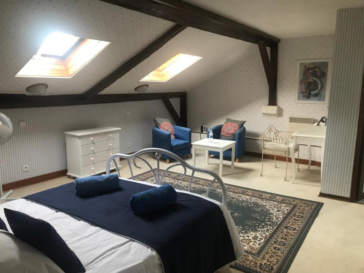 Bed and Breakfast Le Logis Des Quatre Puits Neuvicq-Montguyon Esterno foto
