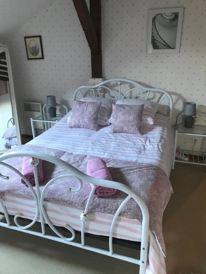 Bed and Breakfast Le Logis Des Quatre Puits Neuvicq-Montguyon Esterno foto