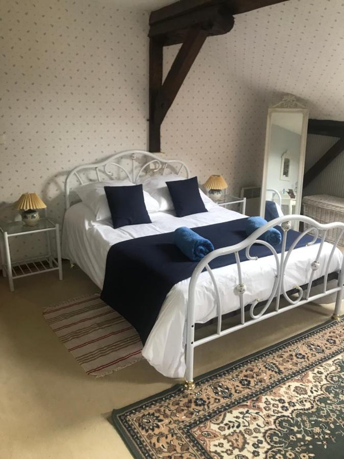 Bed and Breakfast Le Logis Des Quatre Puits Neuvicq-Montguyon Esterno foto