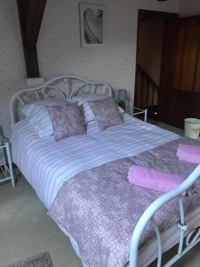 Bed and Breakfast Le Logis Des Quatre Puits Neuvicq-Montguyon Esterno foto